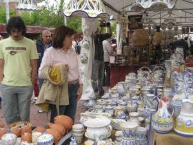 La XVII Feria de Artesanía reunió a 40 expositores y numerosos artesanos en la Plaza Mayor