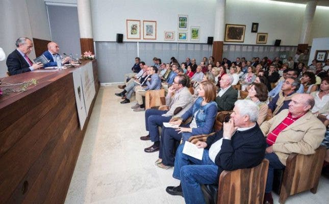 Almenara de Adaja: El MVR acogió la primera conferencia del ciclo «El vino siembra poesía en los corazones»