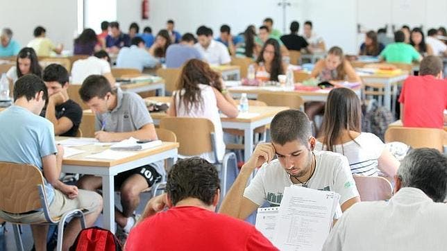 Educación destina dos millones de euros a las becas universitarias del curso 2019-2020 para los nuevos alumnos de grado o de máster universitario oficial