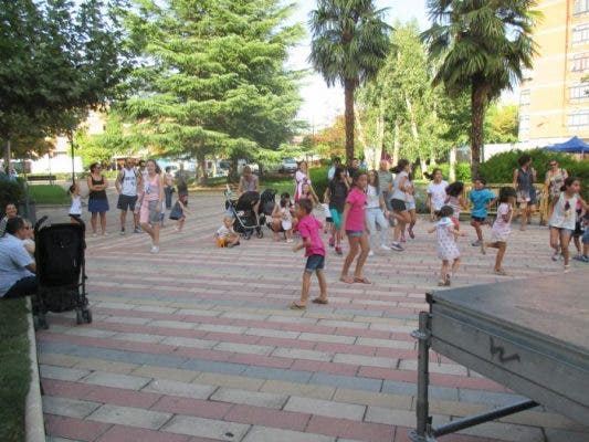 La Plaza de Montmorillón se llenó de niños y de música
