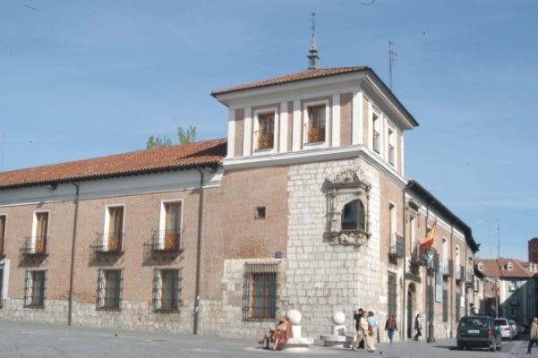 El Grupo Provincial Popular critica la falta de respeto institucional y el uso partidista del Salón de Plenos de la Diputación de Valladolid por parte del Grupo Provincial Socialista.