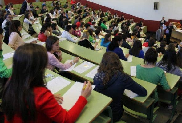 Los universitarios de Castilla y León recibirán becas por  un importe de 700.000 euros para el curso 2017/18
