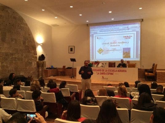 Rey subraya la mediación y la ayuda entre los alumnos como la principal estrategia para mejorar la convivencia en las aulas de Castilla y León