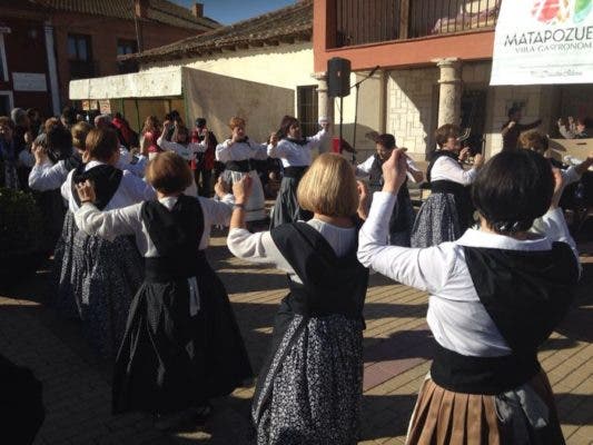 Matapozuelos fusiona la «Fiesta de la repostería con vino» y «La Rebusca»