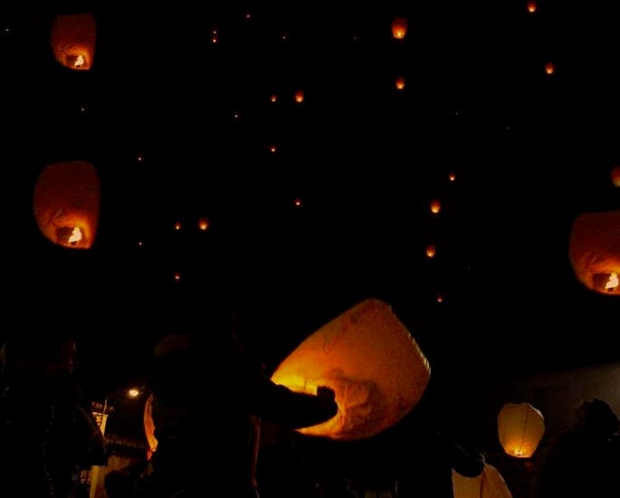 La Seca: Las lámparas voladoras dan paso al concierto navideño de «Scherzo» y al Canicross de la Liga Mushing Valladolid
