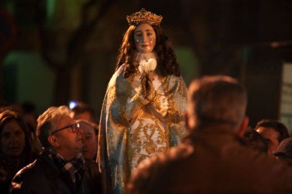 Nava del Rey: «La Virgen de los Pegotes» retornó ayer a su ermita