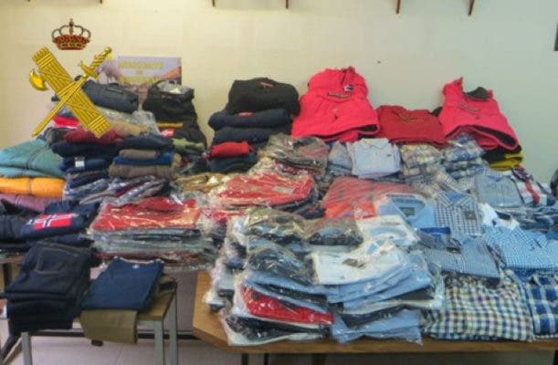 Tordesillas: Detenida una mujer que llevaba al mercadillo prendas falsificadas por valor de 62.020 euros