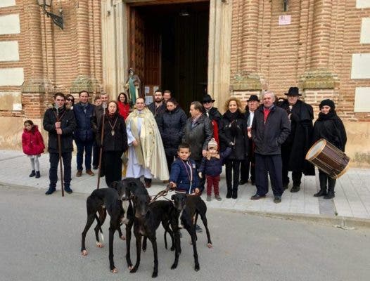 El Carpio: La Cofradía de San Antón y el vecindario celebraron la onomástica del santo por todo lo alto