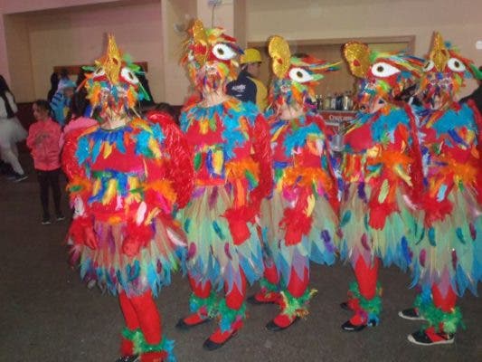 Llave verano papel El Carpio: El colectivo «Los loros», ganador del Concurso de Disfraces de  Carnaval | Hemeroteca La Voz de Medina
