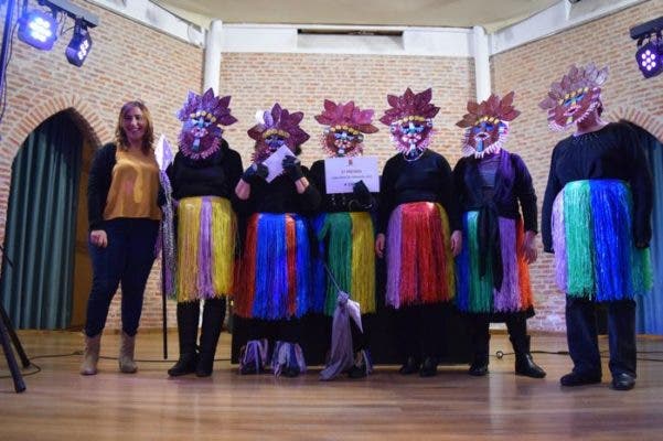 Rueda: «Tribu Jubi», grupo ganador del concurso de disfraces de las Carnestolendas