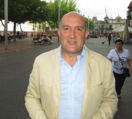 El popular Jesús Julio Carnero advierte a la portavoz del PSOE que su moción no saldrá porque no tiene el apoyo de los separatistas y proetarras de Bildu