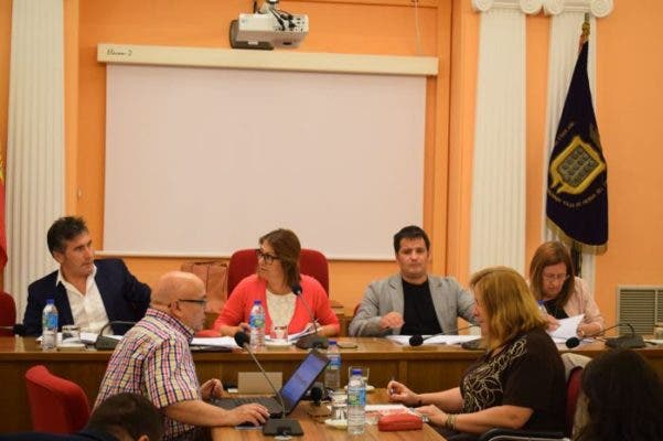 El Pleno Municipal reprobó a Olga Mohíno mediante una moción de Gana Medina