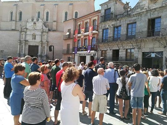 Medina del Campo se solidariza con Barcelona y guarda 5 minutos de silencio por las víctimas del atentado