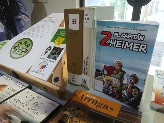 La Biblioteca Municipal se une a la Lucha contra el Alzheimer acogiendo la presentación del libro «El Capitán Zheimer»