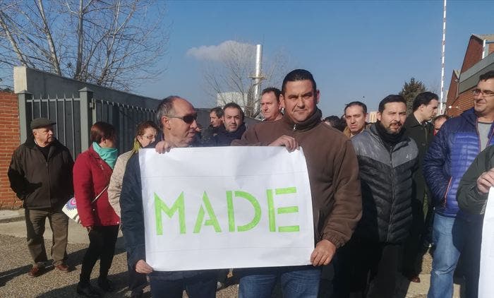 Los trabajadores de Isowat Made de Medina del Campo luchan ante su futuro incierto