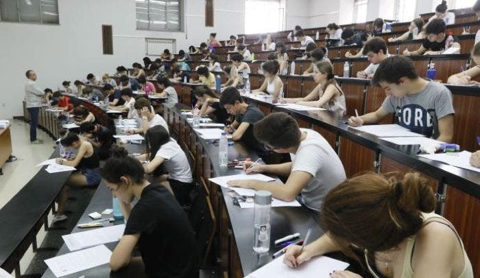 CSIF pide que clases y evaluaciones acaben en junio, prueba única de acceso a la Universidad en toda España y garantías sanitarias para la vuelta a las aulas