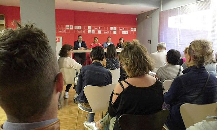 Miembros destacados del PSOE pedirán el voto mañana en el mercadillo dominical