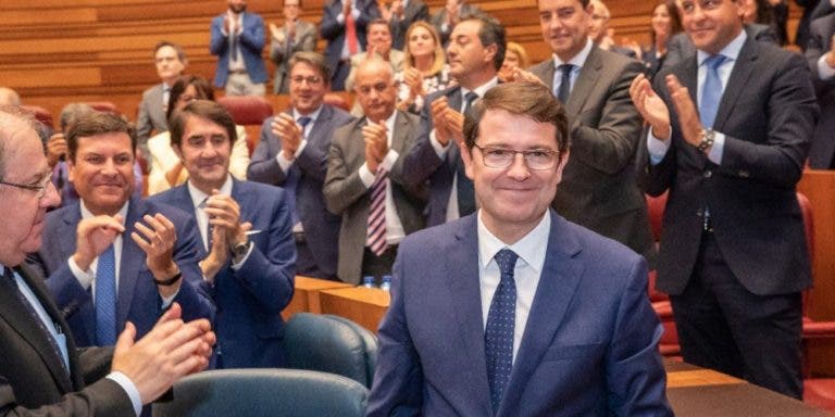 Fernández Mañueco garantiza el apoyo al Consejo de Cámaras de Comercio y anima a unir esfuerzos para hacer frente a los retos económicos