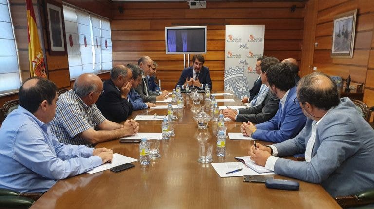 La Junta y la asociación regional Fecalbús avanzan en el desarrollo de la ordenación de transporte público de viajeros en Castilla y León