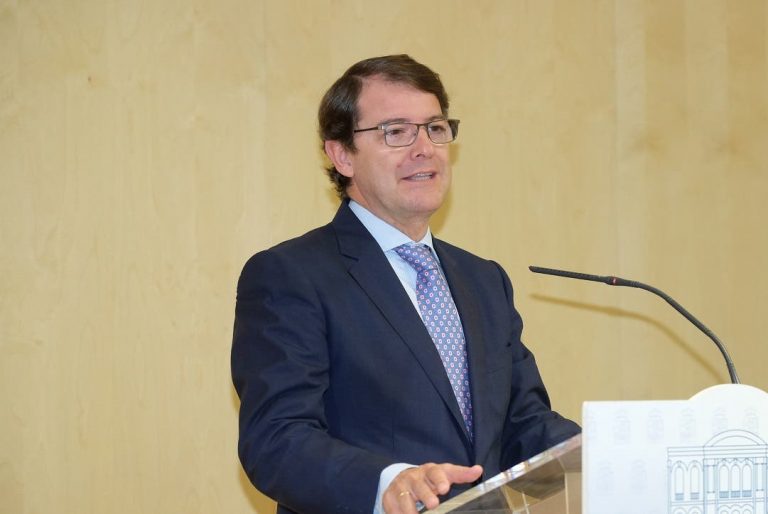 El presidente destaca el avance de la conexión de AVE entre Castilla y León y Galicia