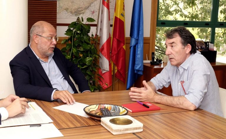 El Vicepresidente Igea se reúne con Ángel Hernández, presidente del consejo asesor de la memoria histórica