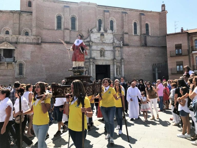 Medina del Campo: A ritmo de dulzainas procesiona San Antolín