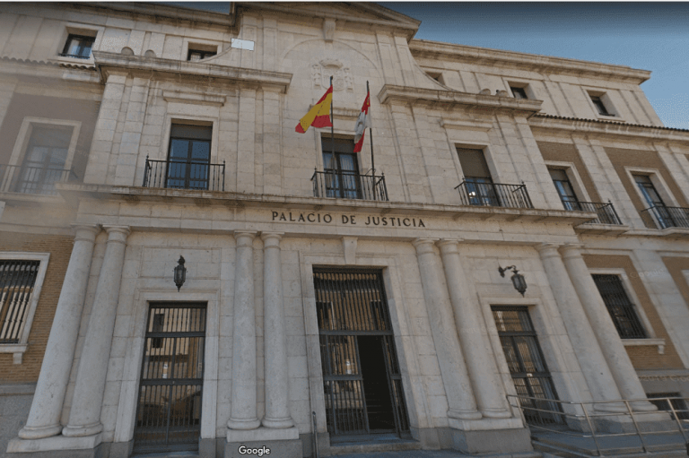La Audiencia de Valladolid condena a un delincuente reincidente por intentar robar en una tienda de telefonía móvil.