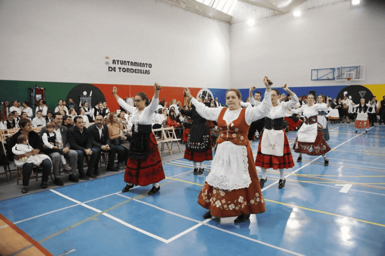 Tordesillas inaugura el XXIV Encuentro de Folclore