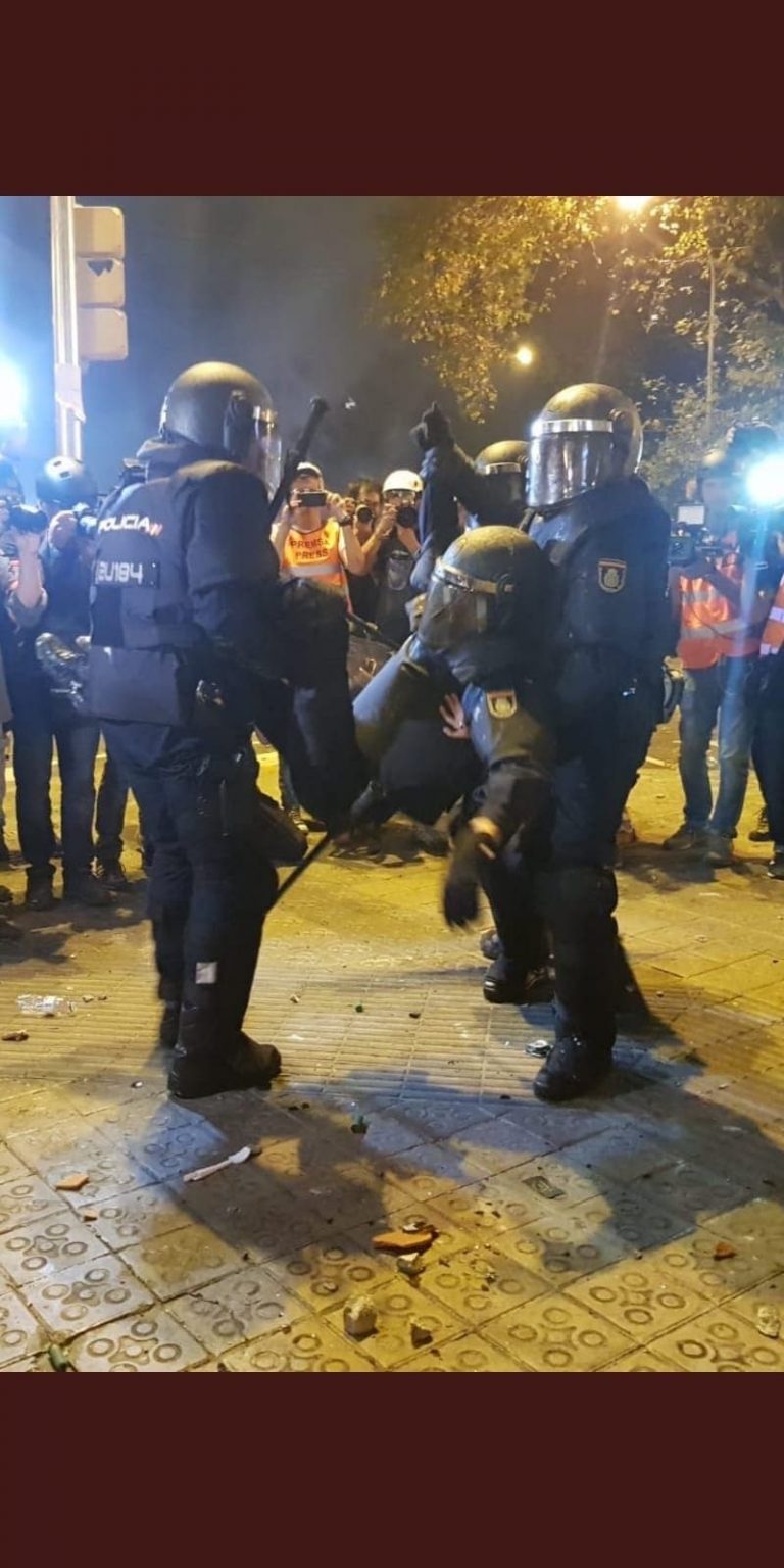 Mensajes de ánimo desde la Policía de Valladolid a sus compañeros de Cataluña tras los incidentes