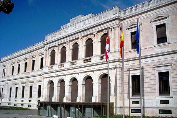 El TSJCyL rebaja de 6 a 5 años la pena de prisión impuesta por la Audiencia provincial de Burgos a un condenado por tráfico de drogas.