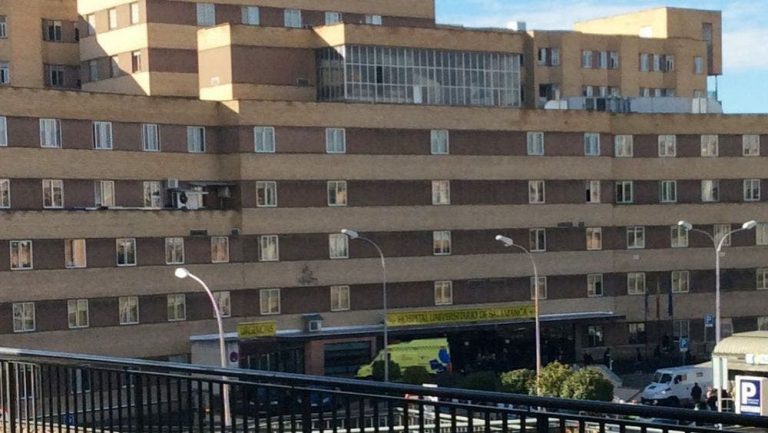 El TSJ condena a la Junta a indemnizar a un paciente del Hospital Universitario de Salamanca por un error en una operación de cataratas