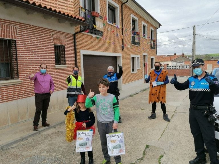 El Ayuntamiento de Medina del Campo reparte regalos a los niños y niñas de Rodilana con motivo de las fiestas patronales de San Marcos