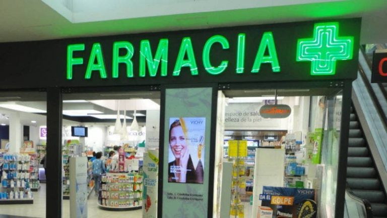 La Diputación de Valladolid suscribe un protocolo de colaboración con el Colegio de Farmacéuticos de Castilla y León para facilitar a domicilio la medicación a pacientes que no pueden acudir a las farmacias.