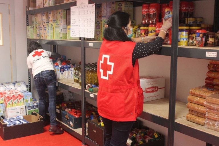 El Plan Cruz Roja RESPONDE atiende a más de 5.300 personas gracias a más de 480 personas voluntarias  en Valladolid