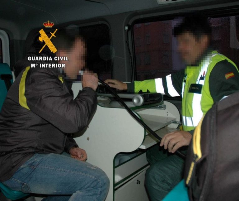 La Guardia Civil investiga a una persona como supuesta autora de un delito de conducción bajo la influencia de bebidas alcohólicas