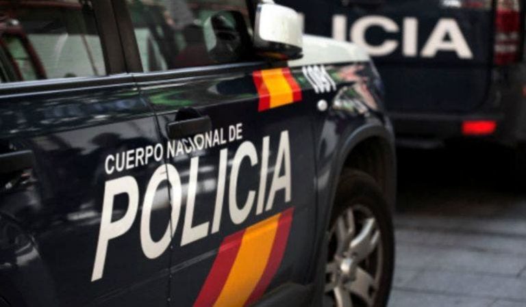 La Policía Nacional detiene a dos individuos como presuntos autores de un delito de hurto en una furgoneta