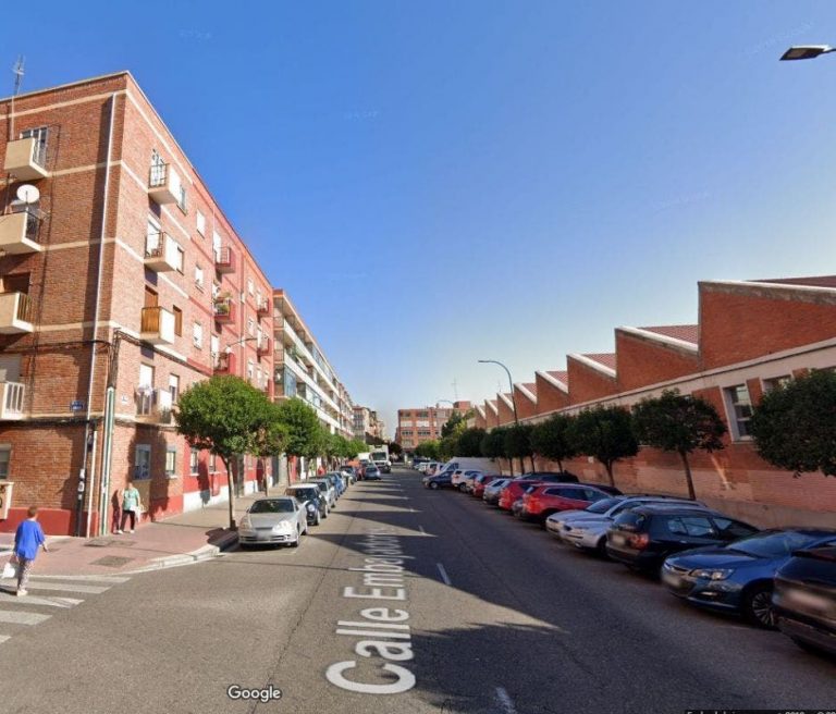 Los GEOS intentan detener a un varón que ha realizado disparos desde su balcón en Valladolid