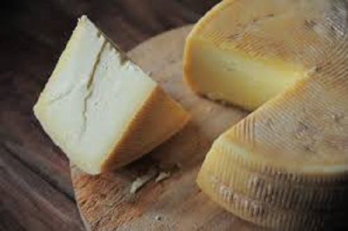 Asaja Castilla y León considera “hipócrita” que la patronal láctea pida ahora que se consuma queso nacional cuando la industria compra leche de otros países