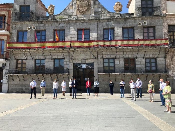 El Ayuntamiento de Medina del Campo guardó un minuto de silencio por las víctimas por el Covid-19