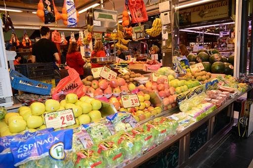 Los hogares incrementan sus compras de alimentos en supermercados y tiendas tradicionales