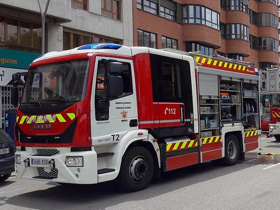 Dos personas han sido trasladados al Hospital de Burgos por intoxicación en el incendio de una vivienda