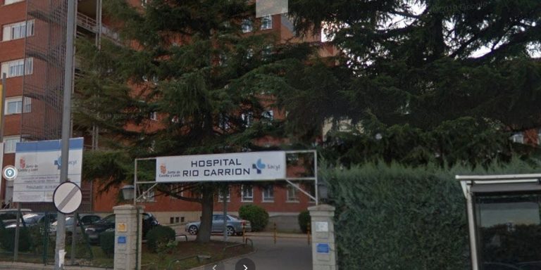 Un varón ha sido trasladado en UVI móvil al Hospital tras una colisión entre un turismo y un tractor