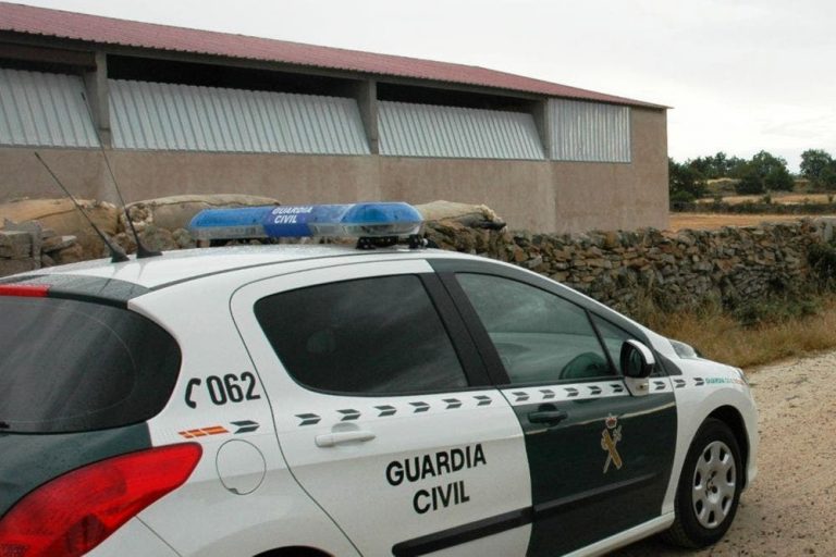 Fallece un varón de 77 años tras volcar su tractor en una finca de Masueco (Salamanca)