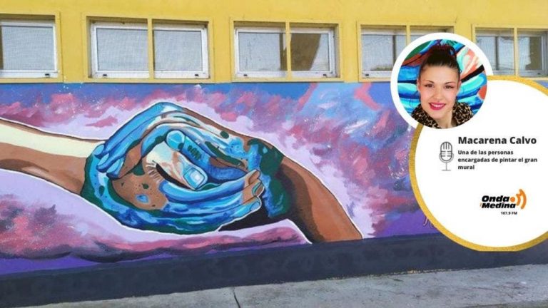 El Carpio luce color e imaginación en los nuevos murales de su colegio