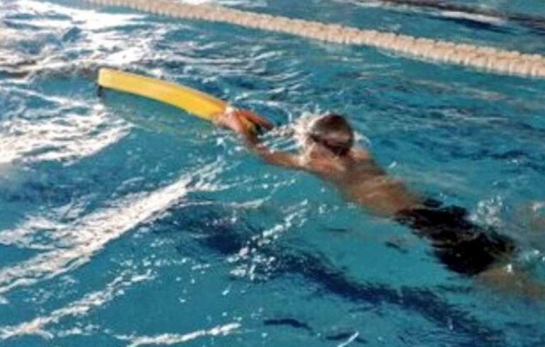 El Club de Natación Medinense clama actuaciones inmediatas en la piscina cubierta
