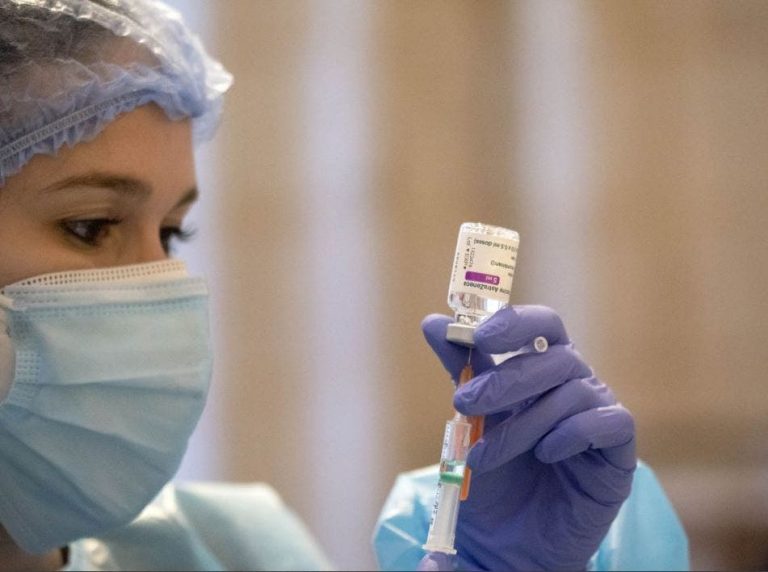 CSIF: “Los sanitarios no tienen fácil recomendar la vacunación del Covid según actúan los políticos”