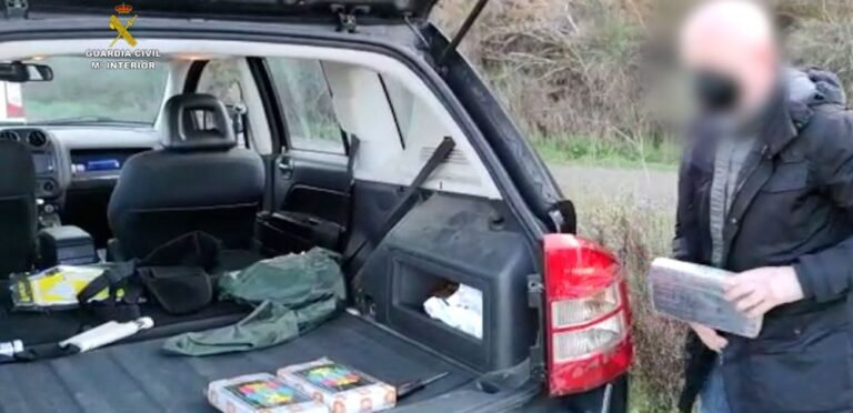 La Guardia Civil desarticula una organización criminal que transportaba cocaína en dobles fondos practicados en vehículos