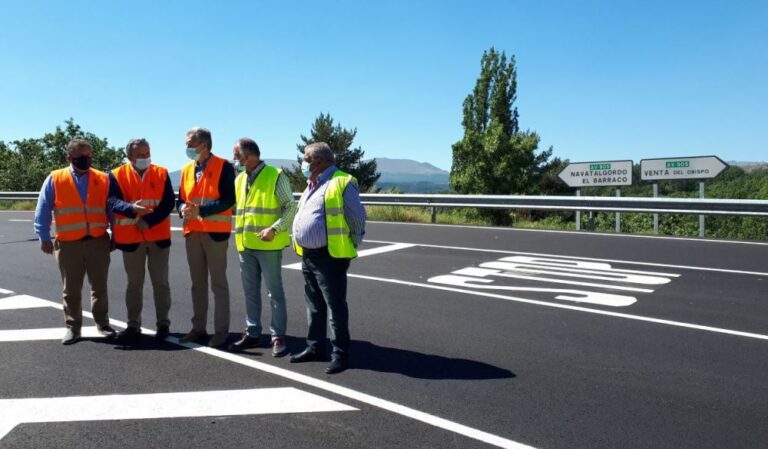 La Junta renueva el firme y mejora la seguridad vial en la carretera AV-905