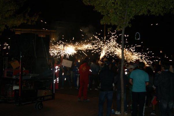 Las chispas protagonizarán la quinta noche de las fiestas de San Antolín con el correcalles de fuego