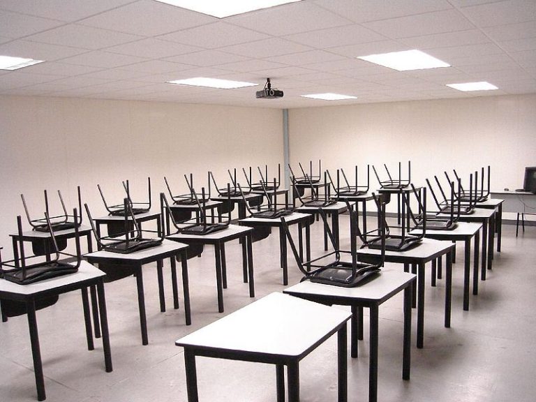 CSIF pide a la Junta que no haga ir a trabajar al personal no docente a los centros educativos